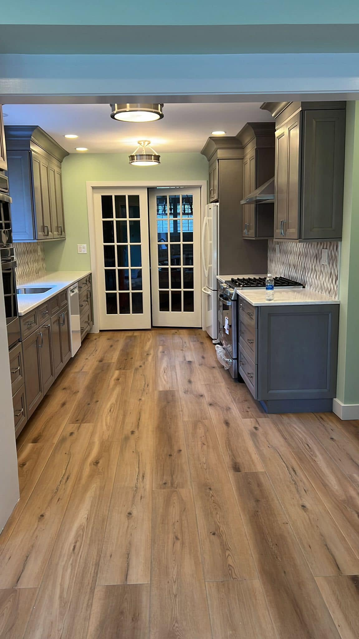 Kitchen flooring and finishes by Delaluz Construction